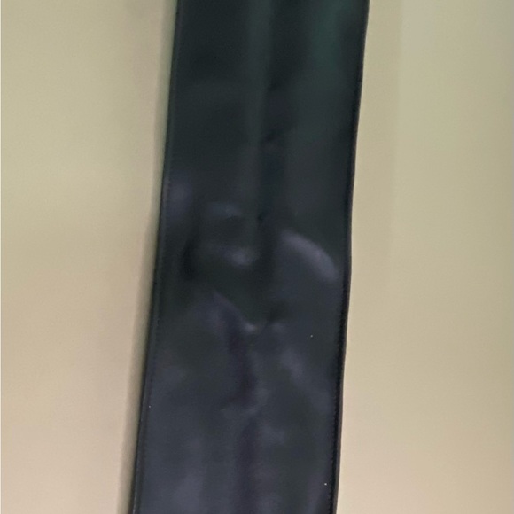 Trunk cargo net by Lexus - Picture 7 of 8